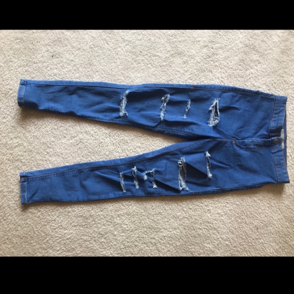 Size 28 mid blue destroyed joni jeans!